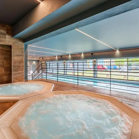 Lux Kasprowicza Z Basenem Silownia