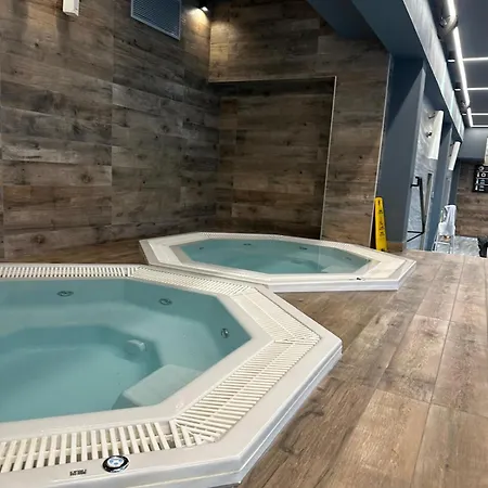 Lux Kasprowicza Z Basenem Silownia